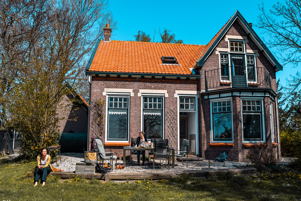 Huize Adriana Wolphaartsdijk klein - Slapen in het huis van boer Bastiaan van Boer zoekt Vrouw? Het kan!