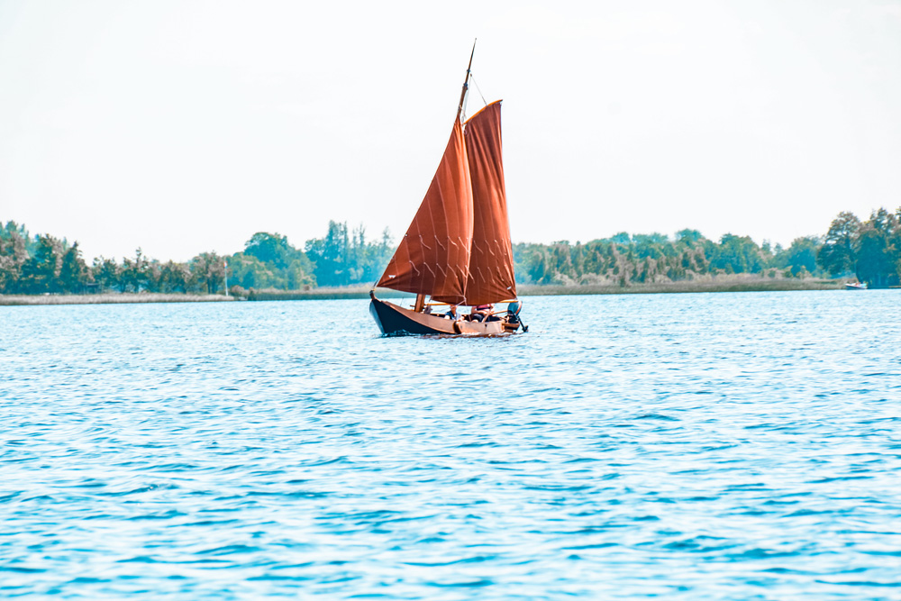 Giethoorn 6 - Varen in Giethoorn: dit wil je weten over het huren van een bootje