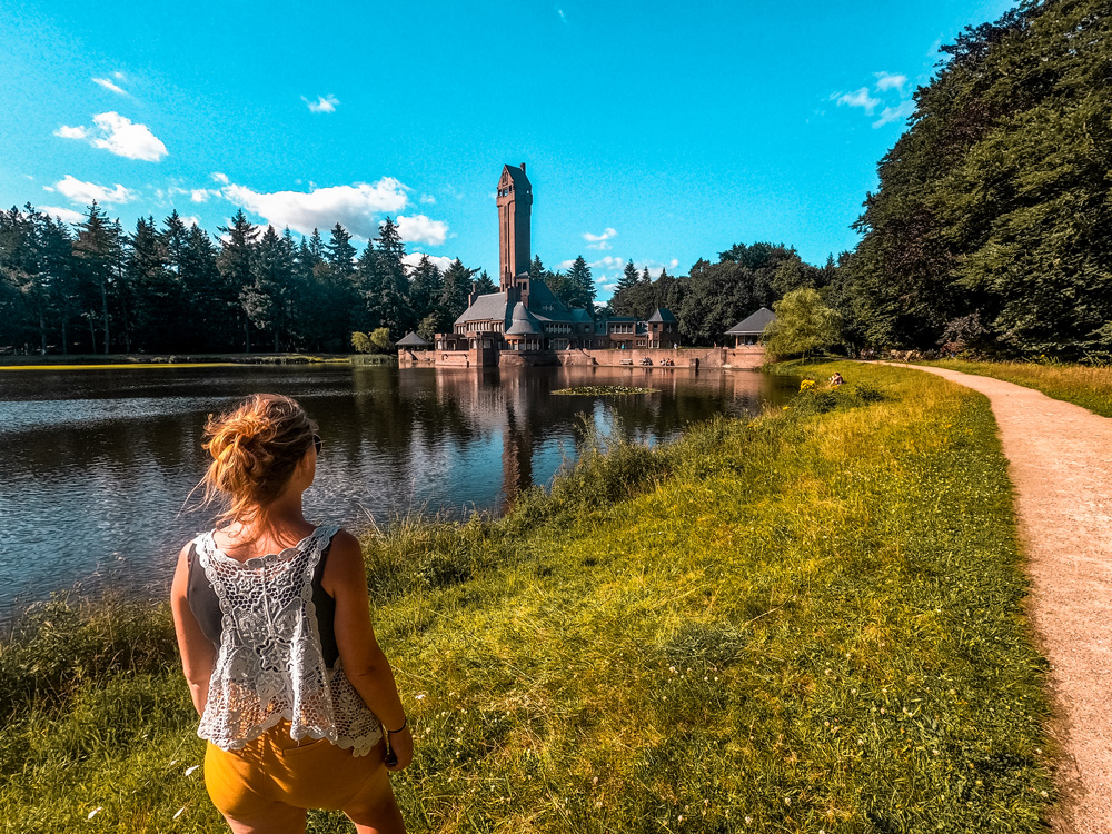 Nationaal Park de Hoge veluwe Jachthuis Sint Hubertus 2 - Nationaal Park De Hoge Veluwe: een echt fietsparadijs