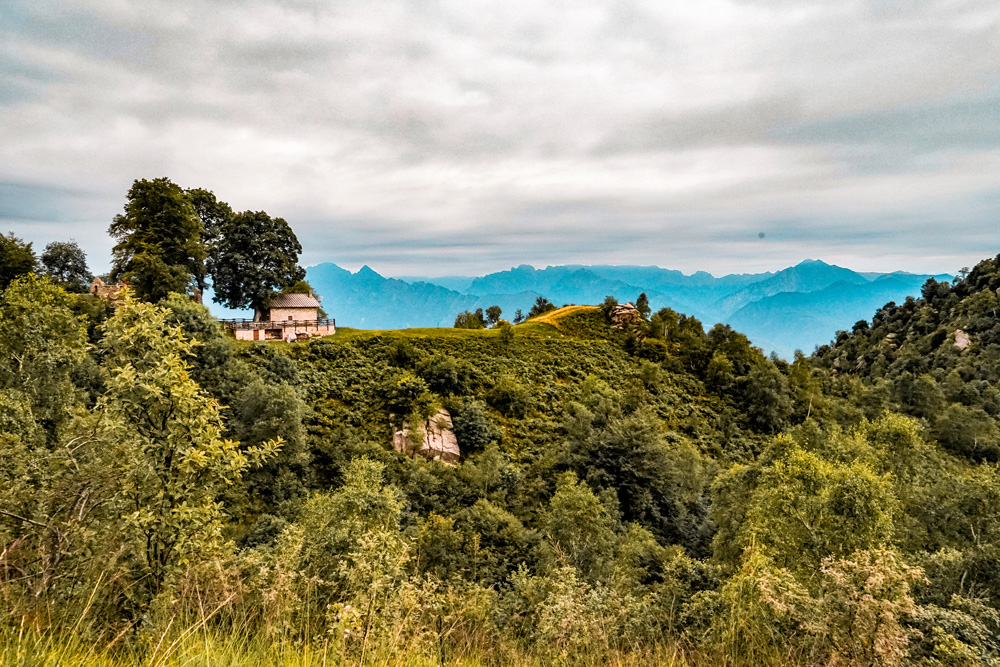 Hiken bergen Ortameer Lago Maggiore Mottarone