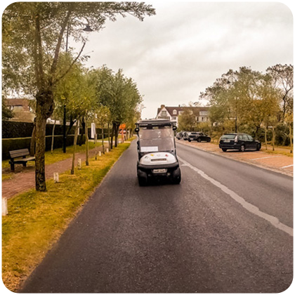 elektrische golfkar huren uitgelicht rond - Vriendenweekend tip: huur een elektrische golfkar